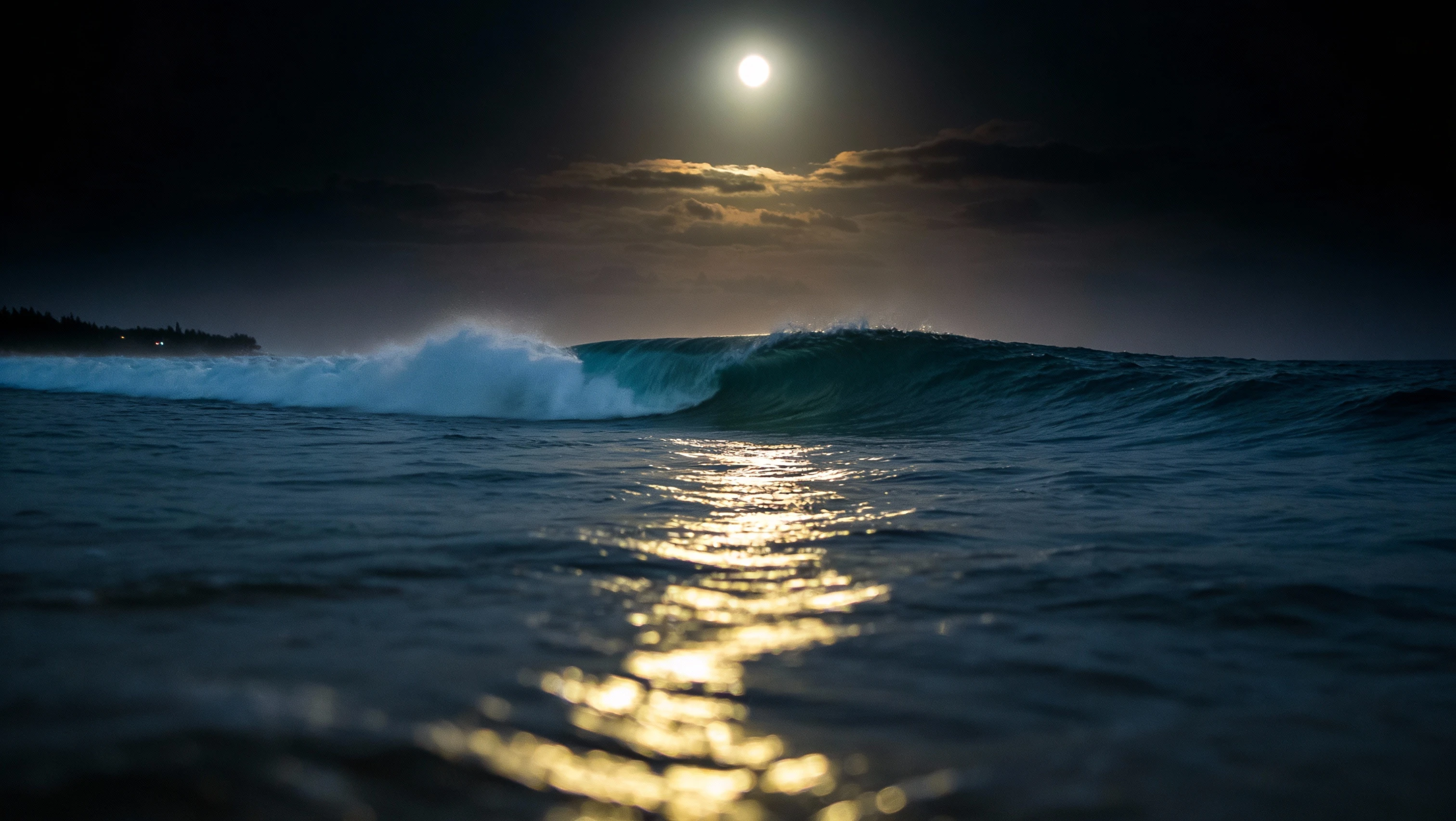 Ocean horizon at dusk